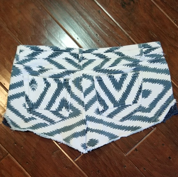 Cute distressed chevron print shorts. - Picture 2 of 7